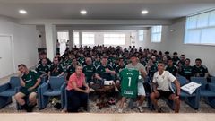 Nico Adega con los canteranos del Racing de Ferrol