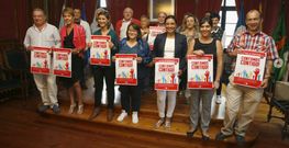 Representantes de cada asociaci�nn presentaron ayer por la ma�ana el cartel en el Concello. 