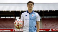 Joaqu�n Goris, tras un entrenamiento de esta semana con la nueva camiseta del Compos.