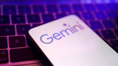 Tel�fono m�vil con el logo de Gemini.