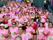 <span lang= es-es >Abarrote en O Parrote</span>. En un fin de semana intenso, A Coru�a hizo de las suyas y cinco mil mujeres tomaron la salida a orillas del mar para disfrutar de la carrera m�s solidaria. <span lang= es-es >FOTOS </span>