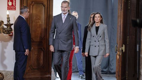 Los reyes Felipe VI y Letizia junto a la princesa Leonor y la infanta Sof�a (2i) reciben en audiencia a los galardonados con los �Premios Princesa de Asturias 2025