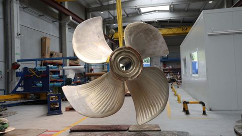 H�lice naval en la fase final de su proceso de producci�n en la f�brica de Fundivisa en Vilagarc�a de Arousa