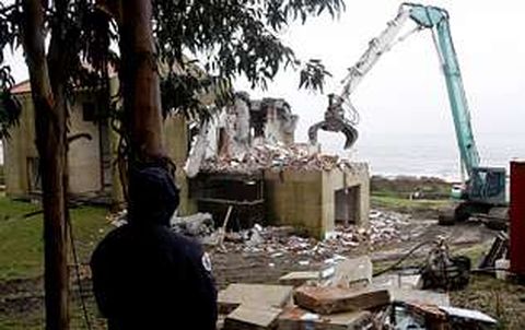 Tres casas ya han sido derribadas y las demoliciones podr�an afectar a otras viviendas