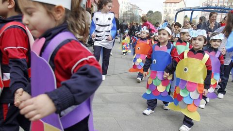 Desfile de comparsas del colegio Bel�n por el Carnaval