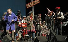 Ux�a Senlle encabeza un amplio elenco de artistas gallegos