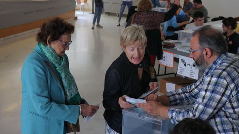 Mesa electoral en Santiago.