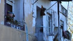  Fachada de la vivienda donde un hombre de 43 a�os mat� el viernes a su expareja y a su beb� de 11 meses en la localidad c�ntabra de Lia�o de Villaescusa. 