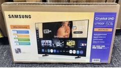 Fotograf�a de la caja de televisor con la imagen de Dua Lipa que ha motivado la demanda de la cantante