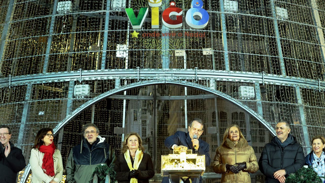 Vigo lanza un mensaje de paz al apagar «la mejor Navidad de este planeta»