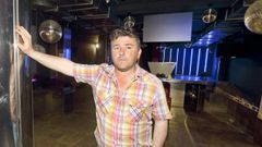 Fernando Rodr�guez, responsable de la Sala Soco de Vimianzo, que tampoco reabrir� este fin de semana