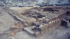 Restos de la villa romana de O Cocho hallados en 1989 en una fotograf&iacute;a de la &eacute;poca