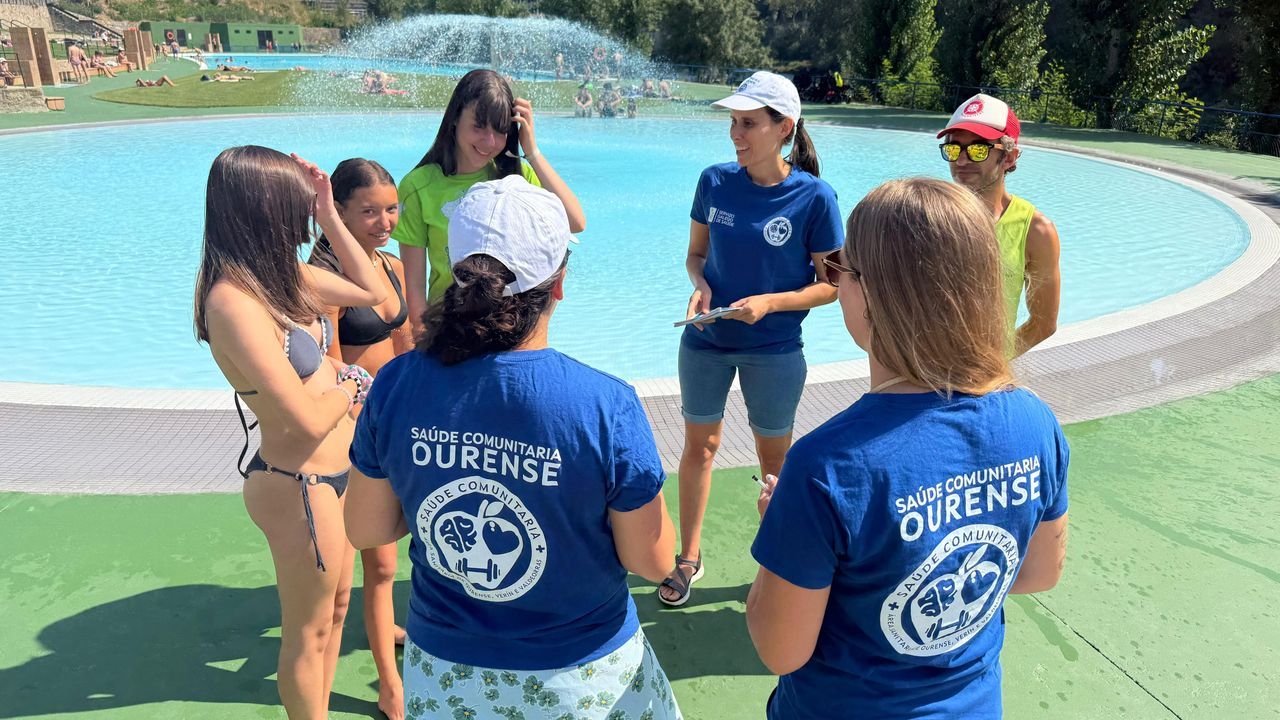 El personal de Enfermería de Ourense se alía en la lucha contra el calor