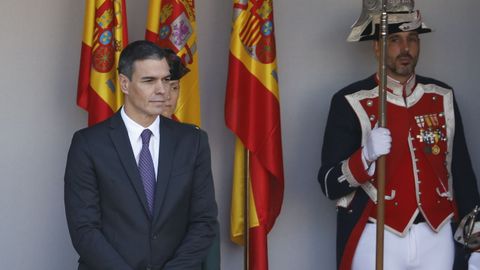 El presidente del Gobierno en funciones, Pedro Snchez, durante el desfile