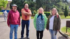 La candidata de Podemos Oviedo a la Alcald�a, Bel�n Su�rez Prieto, se re�ne junto a miembros de su candidatura con el portavoz de SOS Viejo Hospital, Nacio Gonz�lez.