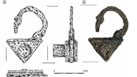 El candado triangular que estaba en un dedo del pie de la fallecida