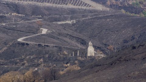 Una iglesia entre el desastre en A Veiga de Cascall