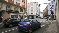 Vista de las calles Nova de Caranza y Manuel Belando en el cruce con la carretera de Castilla.