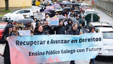 Manifestaci�n f�nebre por la educaci�n p�blica en Ferrol
