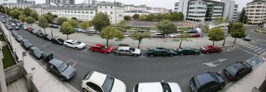 Los aparcamientos de la l�nea azul estuvieron ayer casi al completo (en imagen, Rodr�guez Mourelo), especialmente por la ma�ana. 
