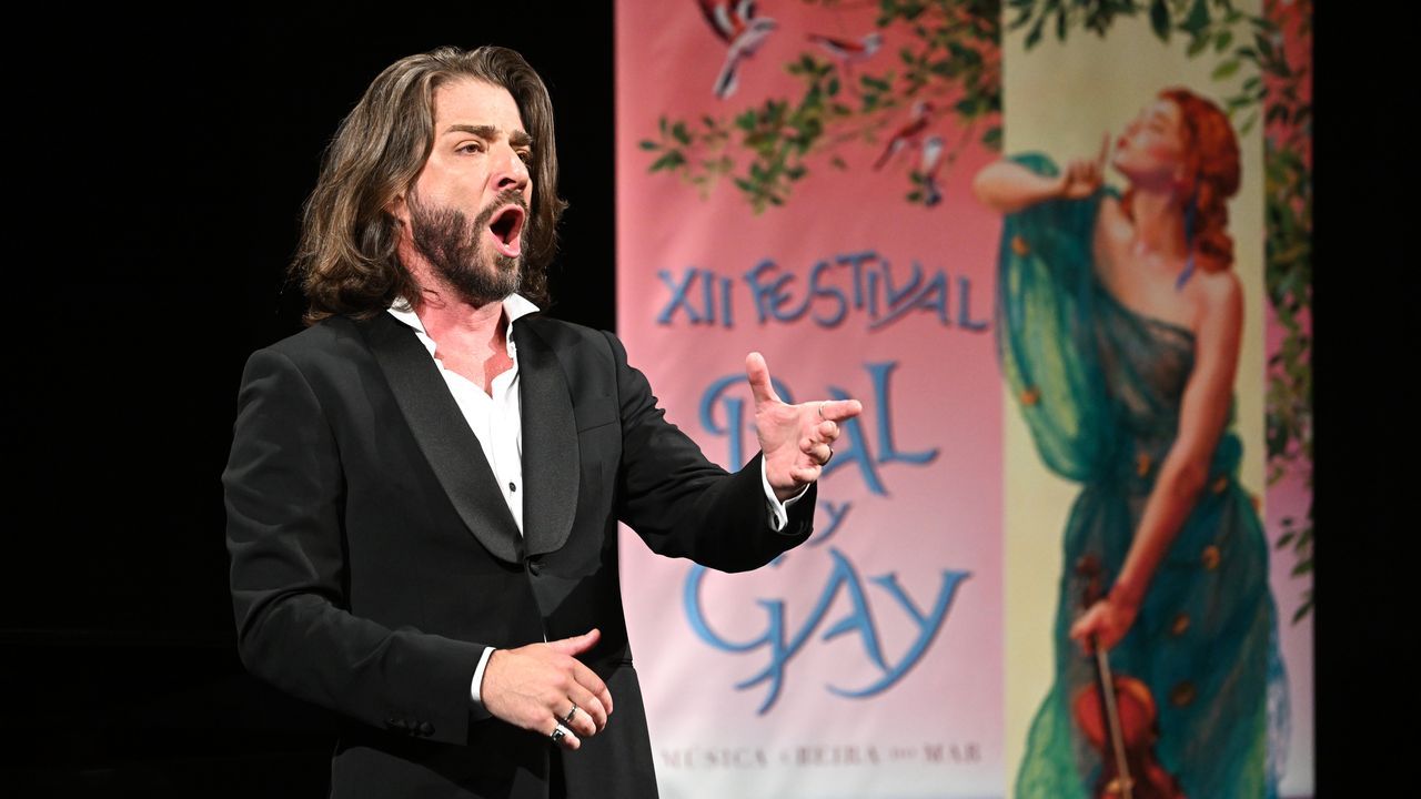 Borja Quiza puso el gran broche de oro al Bal y Gay desde el Pastor Díaz de Viveiro