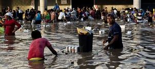 Habitantes de Acapulco saquean un supermercado tras el paso de la tormenta Manuel, que dej� pr�cticamente incomunicada la ciudad.