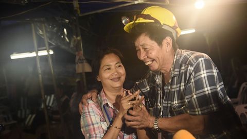 Las familias, felices tras recibir la noticia de que los menores estaban sanos y salvos