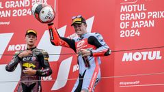 Manu Gonzlez.El piloto espaol Manu Gonzlez celebra su victoria en el Gran Premio de Japn de Moto2