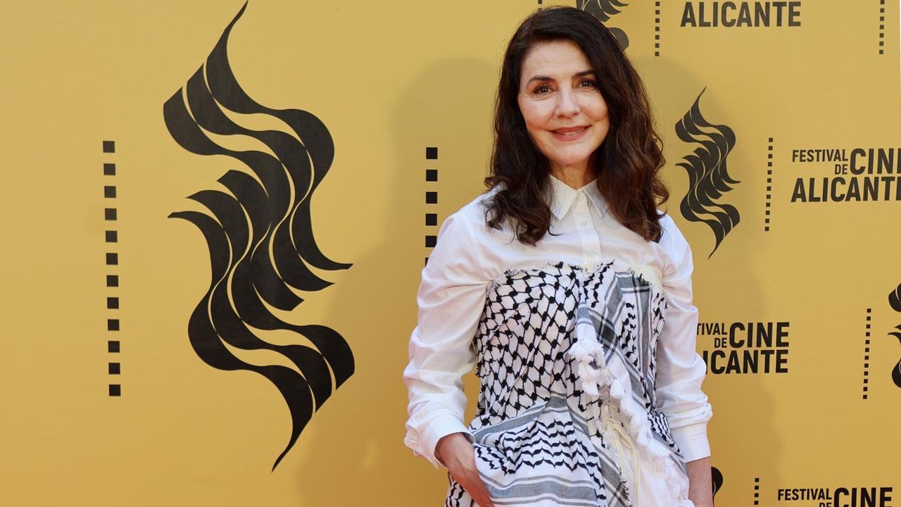 La actriz Ana Fernández viste de Franco Quintáns para protestar contra Israel