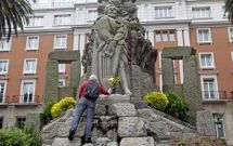 O monumento a Curros Enr�quez de A Coru�a � unha das obras senlleiras de Asorey.