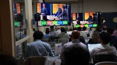Seguimiento de los periodistas del primer debate de las elecciones del 17M celebrado por RTVE