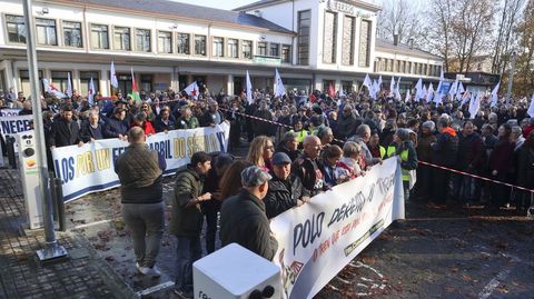 Imagen de la salida de la manifestacin del pasado domingo que reivindic la mejora de la conexin por tren de la comarca de Ferrol.