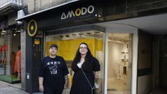 La tienda de artesan�a Amodo -en la imagen, sus responsables- tuvo que cerrar hace un mes