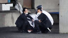 Agentes de polic�a arrestan a un hombre sospechoso de lanzar explosivos al primer ministro de Jap�n, Fumio Kishida