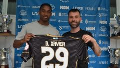 Domingos, el canterano, junto a Melo, el director deportivo de O Parrulo