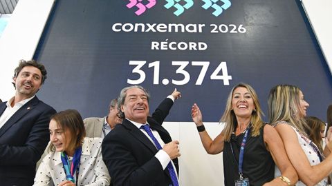 Celebraci�n del r�cord de visitantes este jueves en el cierre de la feria Conxemar.