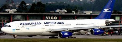 Unas obras en la pista de Lavacolla sirvieron en la primavera del 2008 para poner a prueba las dimensiones de Peinador con un Airbus A-340 llegado de Argentina.