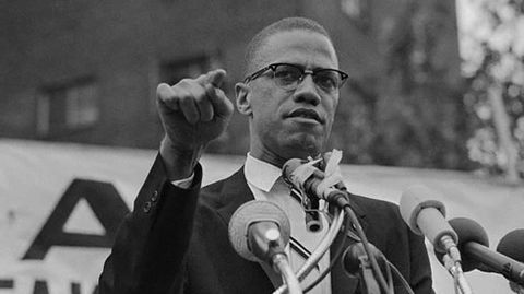 Malcolm X, junto a Martir Luther King, fue el gran l�der del movimiento negro en la d�cada de los sesenta. Ambos fueron asesinados.