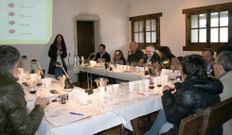 <span lang= es-es >El curso</span>. El curso de cata de vino fue impartido por la en�loga Ruth Fern�ndez en las propias instalaciones de la bodega Val de Quiroga.