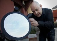 Macinich advierte de la necesidad de usar material adecuado para contemplar el eclipse. 