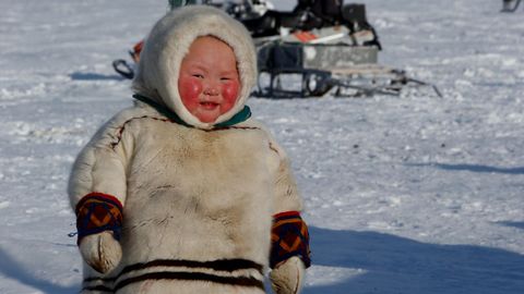 Un ni�o  de la comunidad Yamb To en un campamento del distrito aut�nomo de Nenets, en Rusia