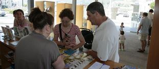 La oficina est� abierta al p�blico durante todo el a�o. 