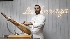 David Cancela, en La Terraza, el nuevo restaurante abierto a pocos metros de la Plaza de Galicia con capacidad para m�s de 100 comensales (solo en su terraza ya entran 40 y este fin de semana celebrar�n en ella su primera boda). 