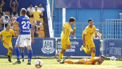 Gol Alcorcon Real Oviedo Santo Domingo Mossa Alfonso Herrero.Los futbolistas del Alcorcon celebran el gol de Dorca