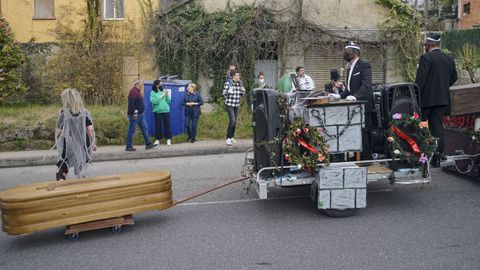 Cortegada despidi el entroido en la provincia.Ms de trescientas personas participaron en el desfile