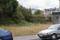 Los solares donde crece la vegetaci�n pueden verse dentro del n�cleo urbano larach�s. 