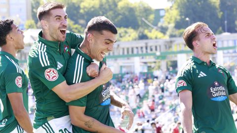 Jugadores del Racing de Ferrol celebrando el gol de Roberto Arroyo&nbsp;frente al&nbsp;Real Uni&oacute;n