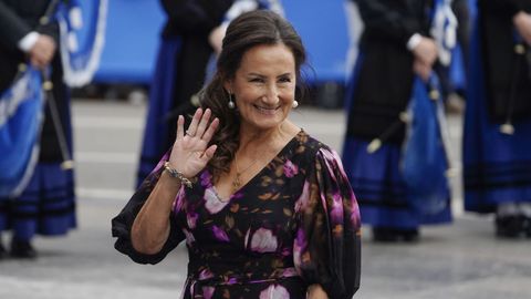 La madre de la reina Letizia, Paloma Rocasolano, a su llegada a la ceremonia de entrega de los Premios Princesa de Asturias 2025