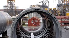 El astillero de Fene fabrica actualmente cimentaciones monopilotes -de una sola pata- y jackets, de varias