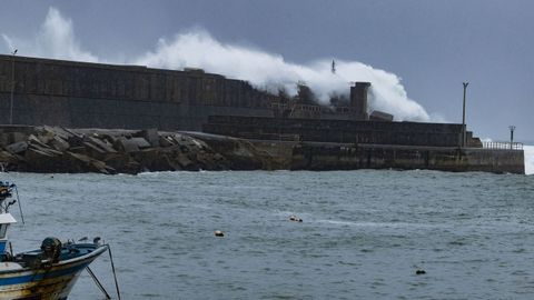 Oleaje en el espign del malpica